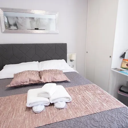 ゲストハウス Calm & 4*