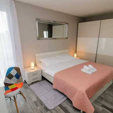 ゲストハウス Calm & 4*