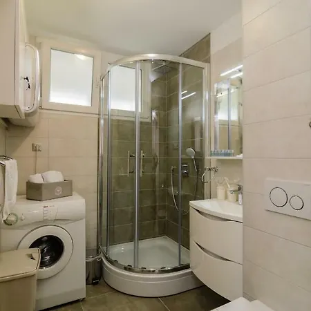 Calm & ゲストハウス 4*