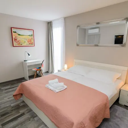 ゲストハウス Calm & 4*