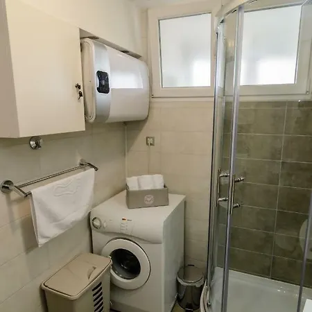 Calm & ゲストハウス 4*