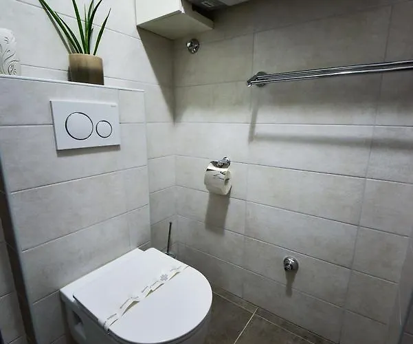 בית הארחה Calm & זאדאר